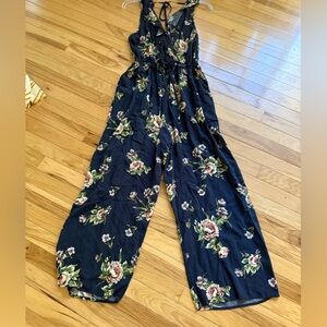 🌸Women’s Floral Jumper Size S🌸